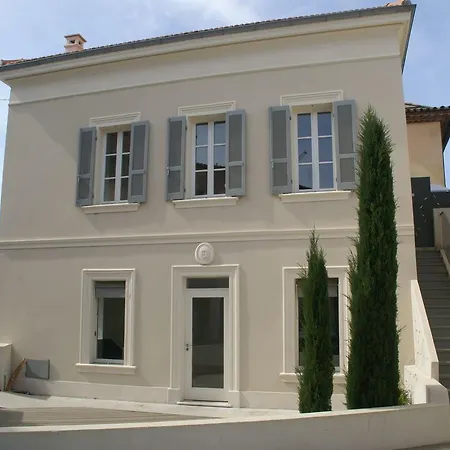 Lavish In Tropez Near Hébergement de vacances *